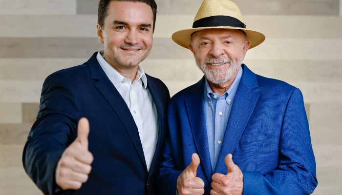 Manobra política: Celso Sabino compartilha palanque com adversários do Senado em comício de Lula no Pará