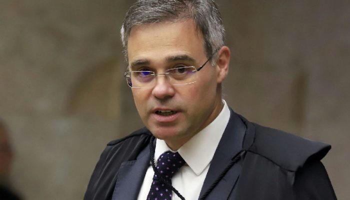 Ministro André Mendonça do TSE rejeita questionamento sobre reajuste do Bolsa Família