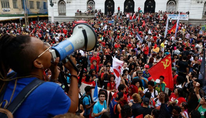 Mobilização estudantil pelo país reforça apoio a Lula na corrida presidencial