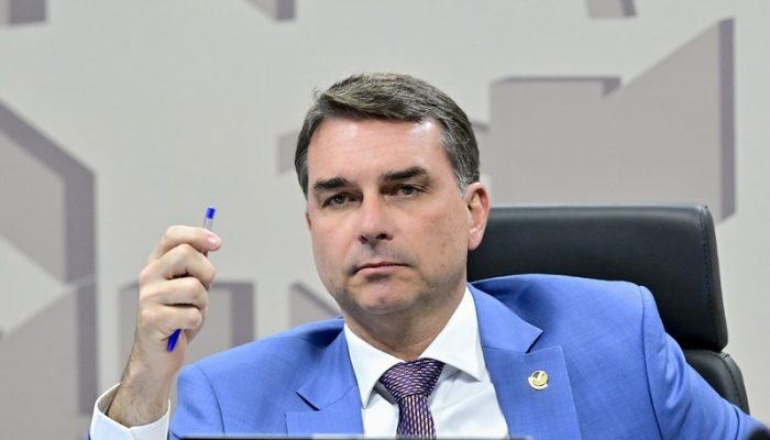 Neutralidade do Republicanos redefine rumos da campanha de Flávio Bolsonaro