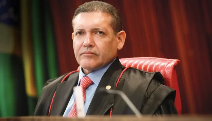 Nunes Marques convoca campanhas de Flávio Bolsonaro e Lula para reunião no TSE