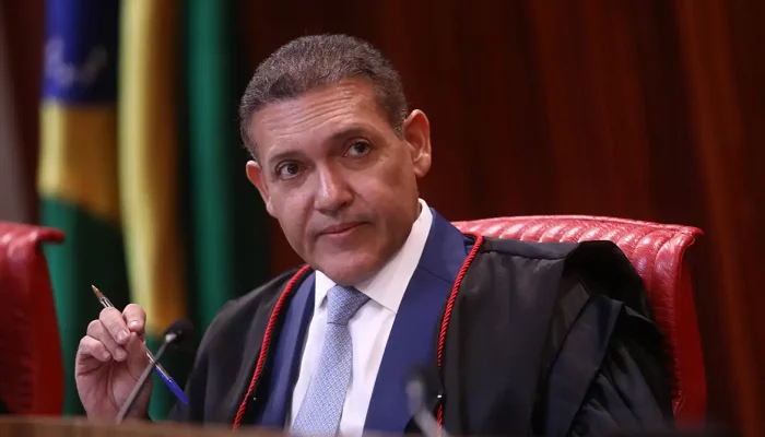 Presidente do TSE defende urna eletrônica como pilar da democracia brasileira