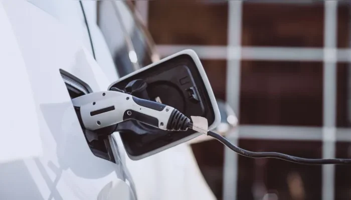 Quanto custa carregar um carro elétrico em casa? Valor depende da capacidade da bateria, da quantidade de energia necessária e da tarifa de eletricidade