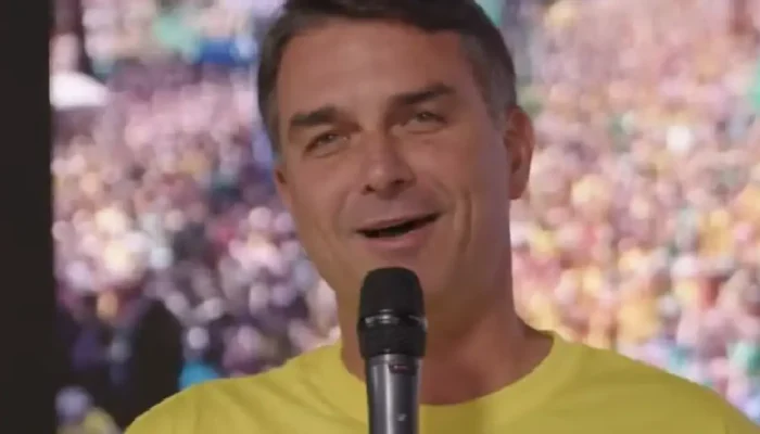Receio de empresários em doar marca campanha de Flávio Bolsonaro, líder em arrecadação