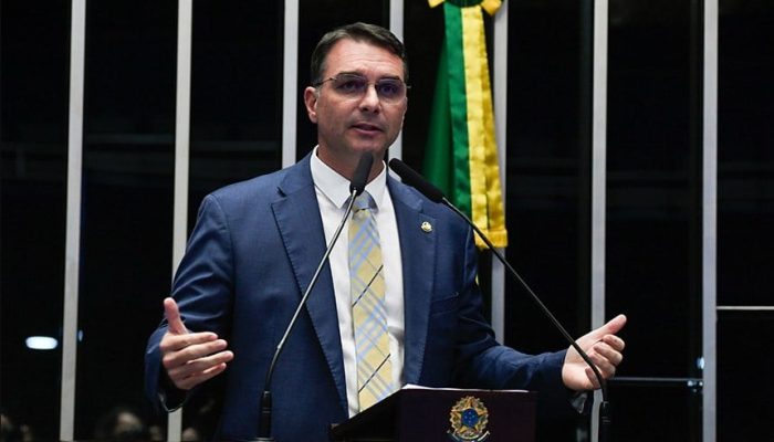 Setor do etanol reage a proposta de Flávio Bolsonaro sobre mistura na gasolina
