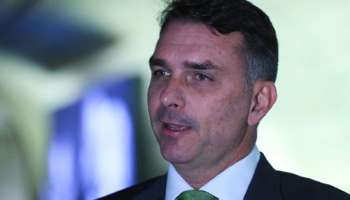 STF inclui Flávio Bolsonaro como investigado em inquérito sobre filme Dark Horse