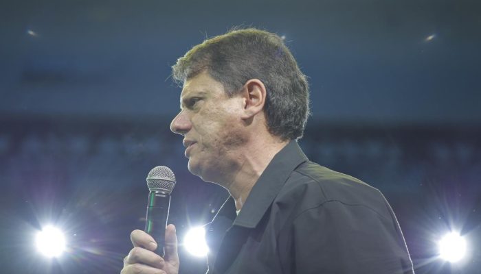Tarcísio de Freitas defende vacina contra sarampo em São Paulo, em meio a surto e debate sobre imunização