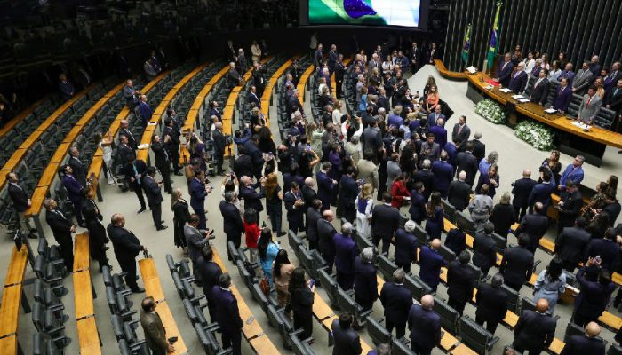 Votação da taxa de importação para compras online movimenta a Câmara dos Deputados